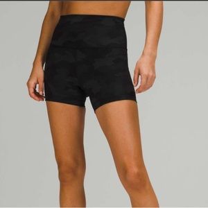 Lululemon Wunder Train High-Rise
Short 4"
Heritage 365 Camo Deep Coal Multi